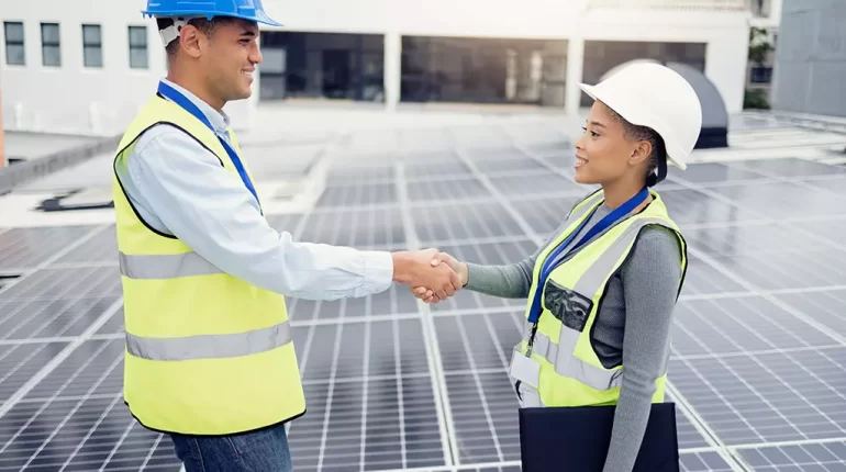 Cómo se benefician las ferreterías o supermercados con la energía solar